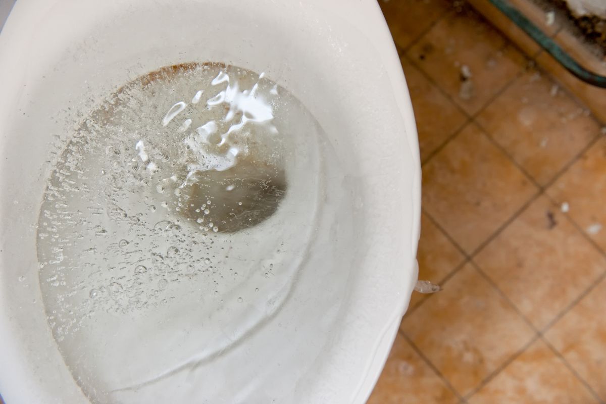 toilet gushing water