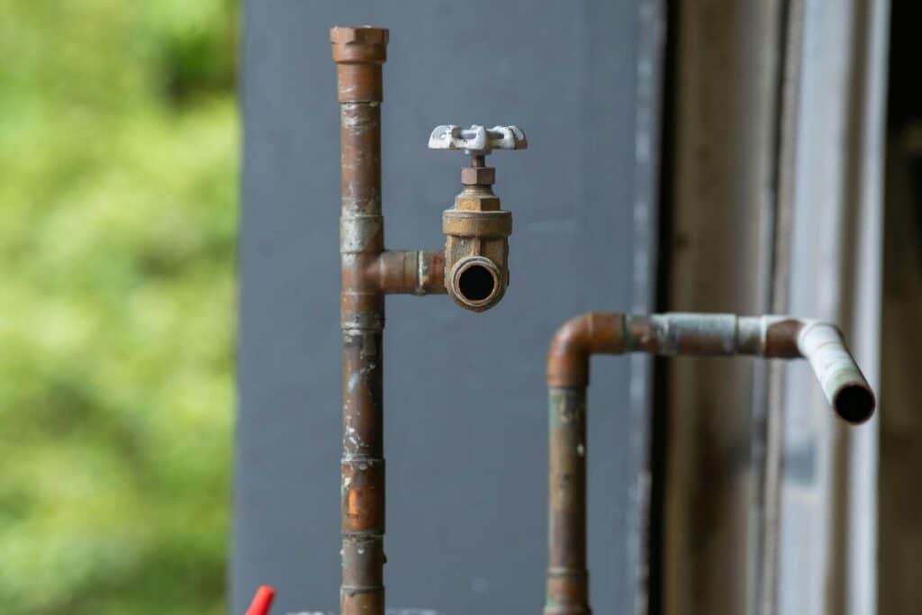 Residential plumbing pipes and shutoff valve installation