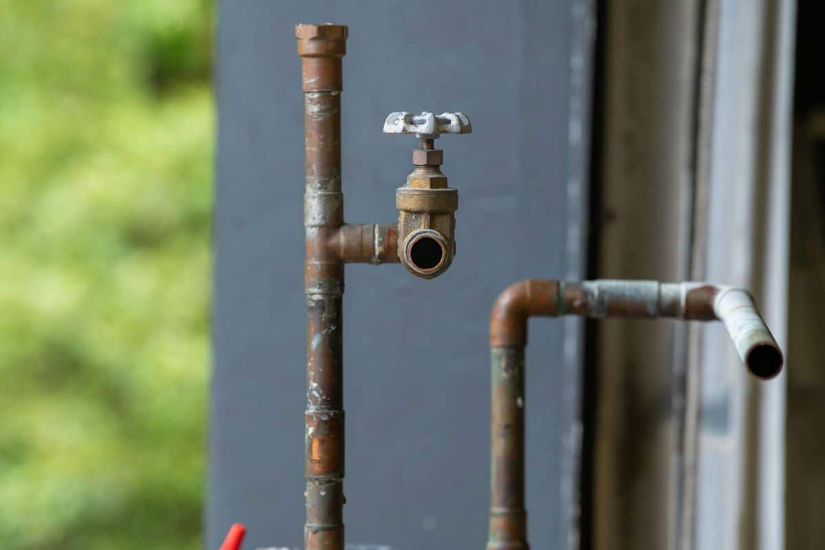 Residential plumbing pipes and shutoff valve installation